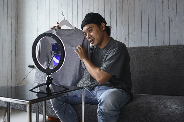 How Can UK Garden Centers Use YouTube to Create Engaging Content on Plant Care?